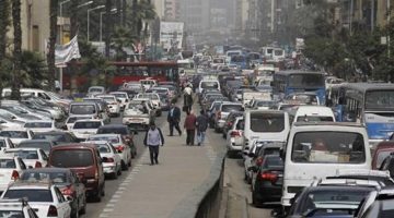 «قبل ما تنزل من بيتك».. كثافات مرورية على أغلب طرق ومحاور القاهرة والجيزة