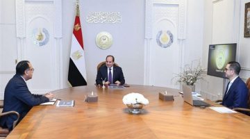 الرئيس السيسي يجتمع مع مصطفى مدبولى ووزير الاستثمار والتجارة الخارجية