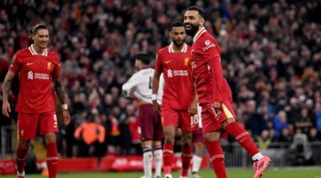 «سنفعلها بالكفاح».. محمد صلاح يطالب زملاءه في ليفربول بحصد جميع الألقاب